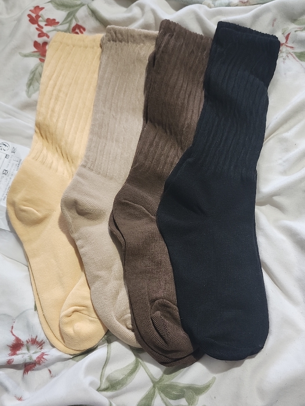 Womens Sloutch Socks -4 Pairs New